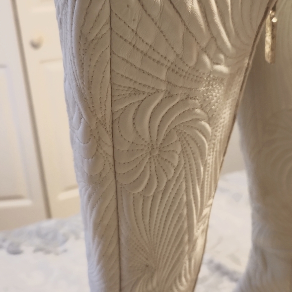 Stunning white boots size 39 (8.5 US) - Picture 2 of 6